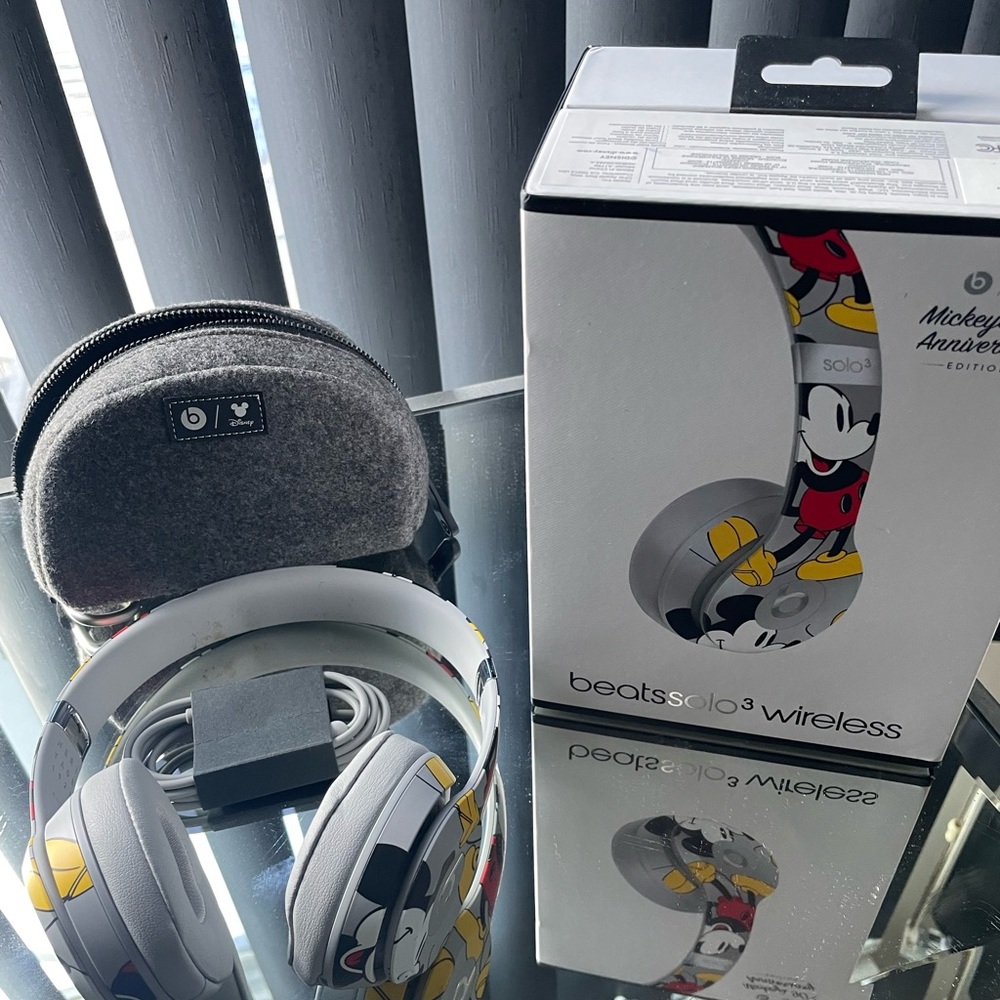 Beats Limited addition Mickey Mouse 90th anniversary